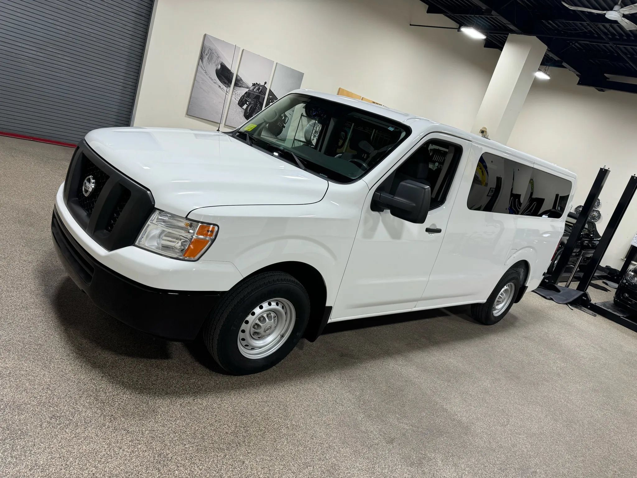 Used 2018 Nissan NV 3500 S RWD image 9