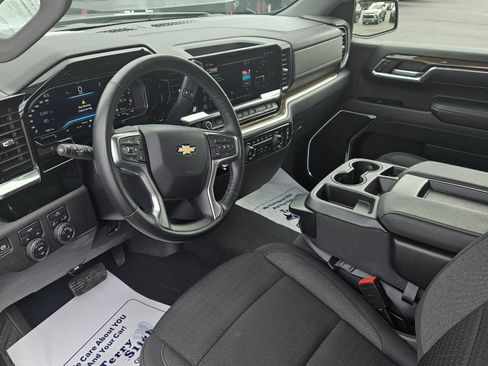 Used 2024 Chevrolet Silverado 1500 LT AWD/4WD image 10