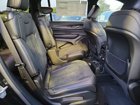 New 2025 Jeep Grand Cherokee L Altitude image 14