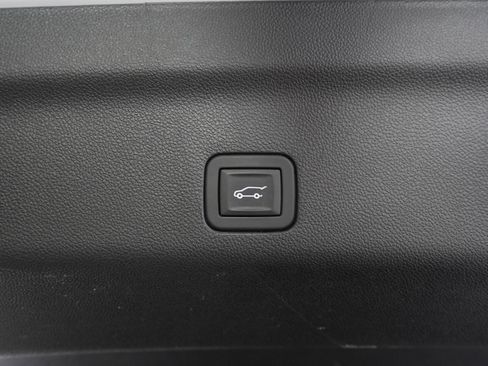 Used 2024 GMC Yukon XL SLT w/ SLT Luxury Package AWD/4WD image 11