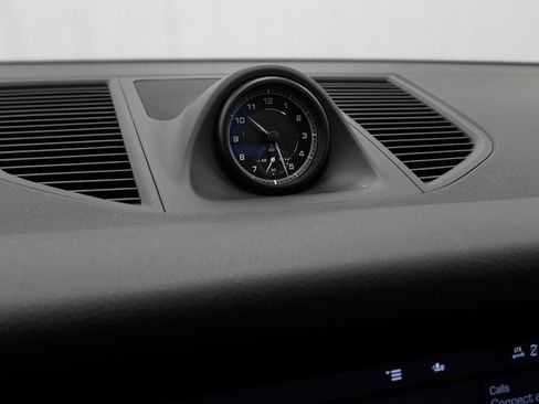 Used 2023 Porsche Macan image 30