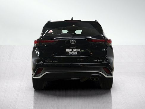 Used 2025 Toyota Highlander XSE AWD/4WD image 4