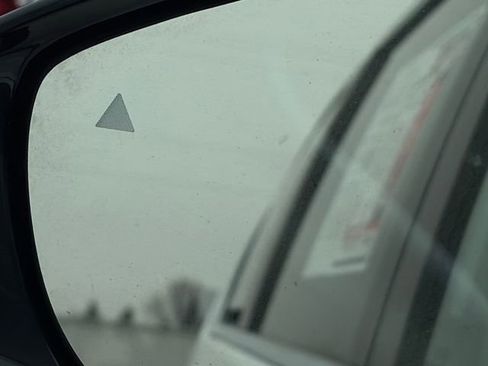 Used 2024 Chrysler Pacifica Touring-L image 44