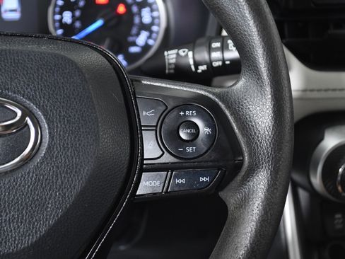 Used 2021 Toyota RAV4 XLE w/ Convenience Package image 13