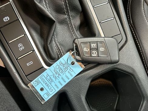 Certified 2023 Volkswagen Jetta SE w/ Panoramic Sunroof Package image 12