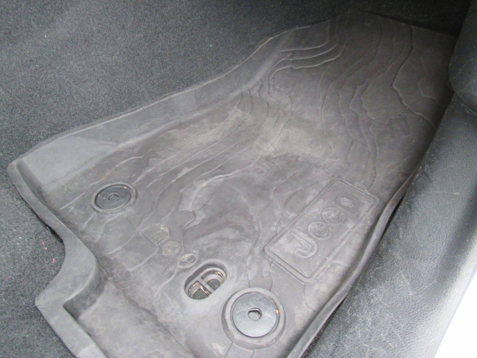 Used 2022 Jeep Wrangler Sport AWD/4WD image 31