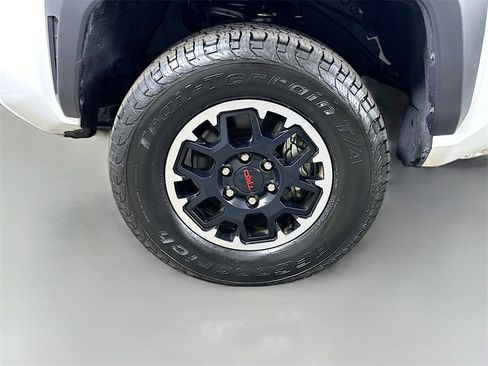 Used 2025 Toyota Tacoma TRD Off-Road image 8