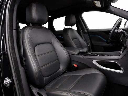 Used 2019 Jaguar F-PACE Prestige AWD/4WD image 18