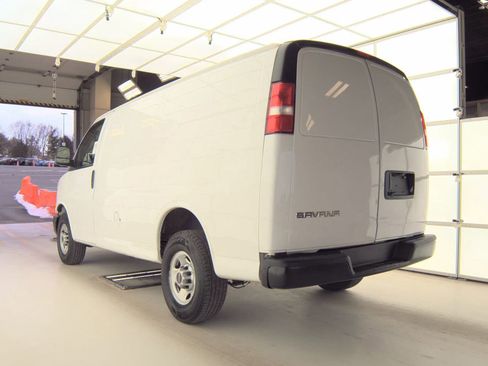 Used 2020 GMC Savana 2500 image 9