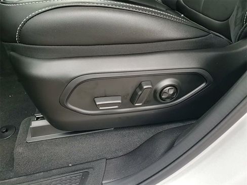 New 2025 Jeep Grand Cherokee Limited w/ Black Appearance Package image 27