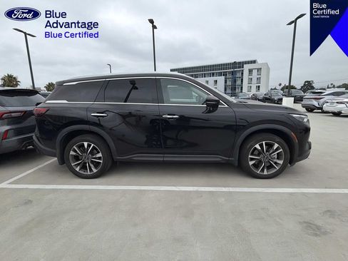 Used 2023 INFINITI QX60 Luxe w/ Cargo Package FWD image 8