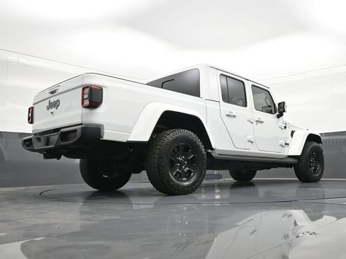 Used 2023 Jeep Gladiator Overland AWD/4WD image 27
