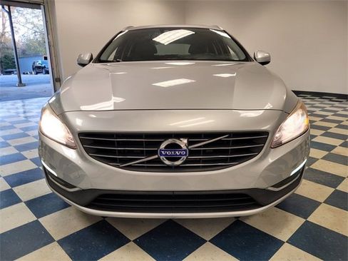 Used 2016 Volvo V60 T5 Premier image 2