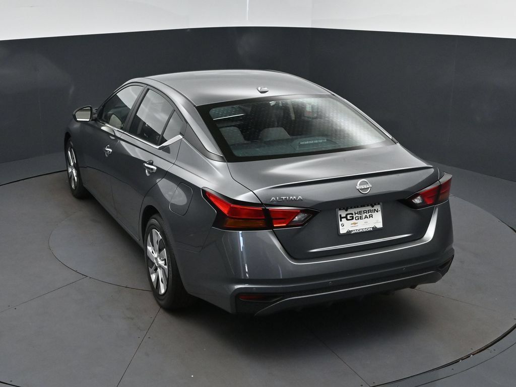Used 2025 Nissan Altima 2.5 S FWD image 33