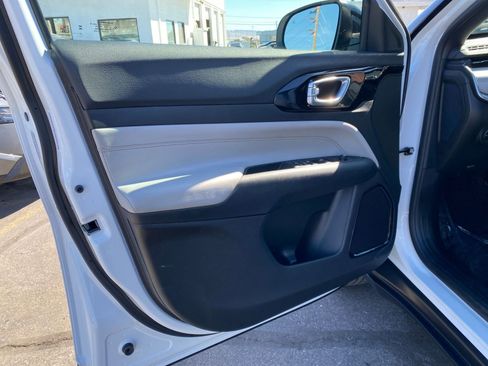 Used 2025 Jeep Compass Limited image 18