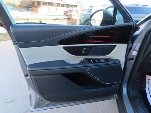 Used 2024 Lincoln Nautilus Reserve image 21