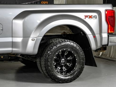 Used 2021 Ford F350 XLT w/ XLT Premium Package AWD/4WD image 13