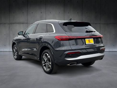Certified 2025 Audi Q5 Premium w/ Convenience Package AWD/4WD image 3