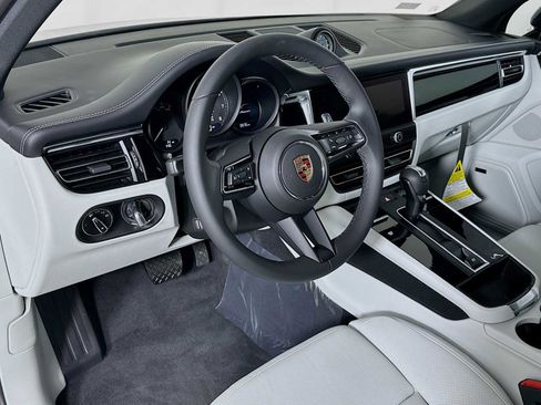 New 2025 Porsche Macan image 4