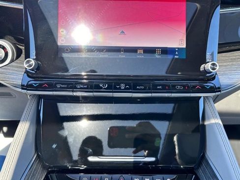 New 2024 Jeep Wagoneer L Series III w/ Premium Group I image 19