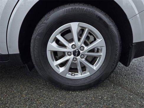 Used 2023 Kia Carnival LX image 11