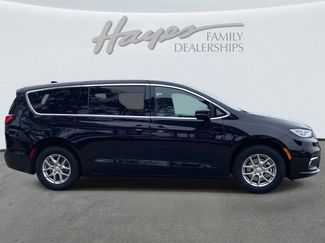 New 2026 Chrysler Pacifica Select video 3