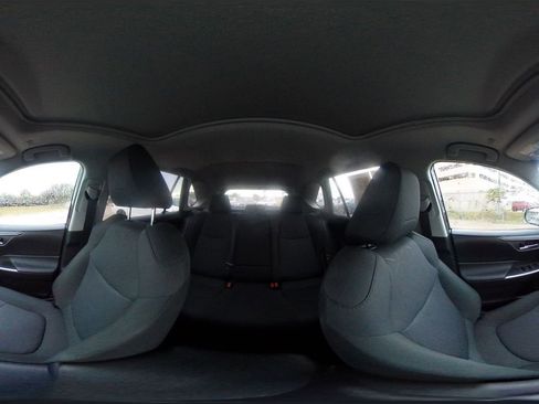 Used 2025 Toyota RAV4 XLE image 42