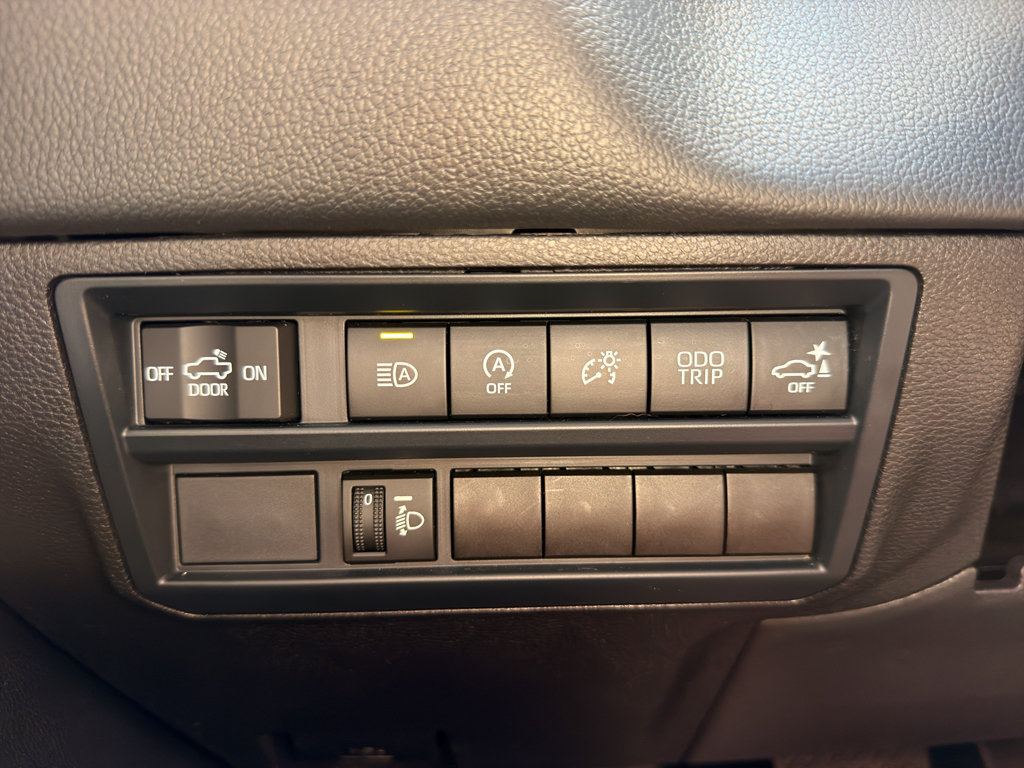 Used 2025 Toyota Tundra Limited AWD/4WD image 27