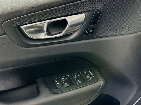 Used 2025 Volvo XC60 B5 Plus image 15