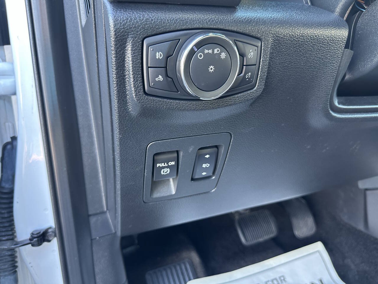 Used 2015 Ford F150 XLT w/ Equipment Group 302A Luxury RWD image 26