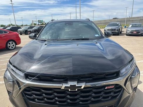 Used 2025 Chevrolet Trax RS w/ Driver Confidence Package image 3