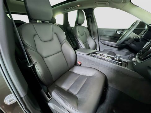 Used 2023 Volvo XC60 B5 Core image 30