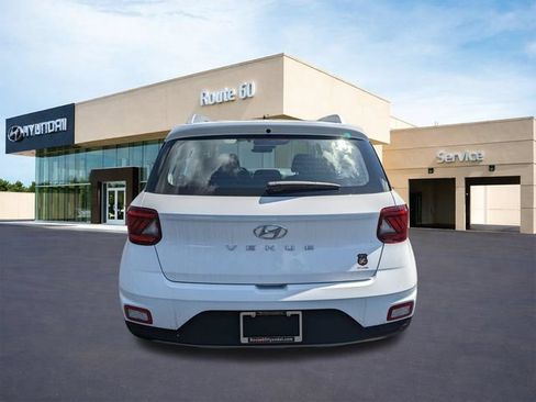 Used 2026 Hyundai Venue SEL FWD image 5
