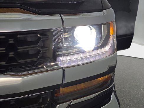 Used 2018 Chevrolet Silverado 1500 LT image 30
