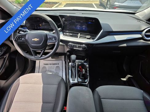 Used 2024 Chevrolet Trax LT FWD image 25