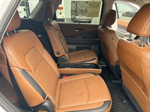 Used 2025 Nissan Pathfinder Platinum AWD/4WD image 29