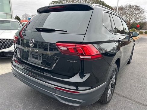 Used 2024 Volkswagen Tiguan SE image 3