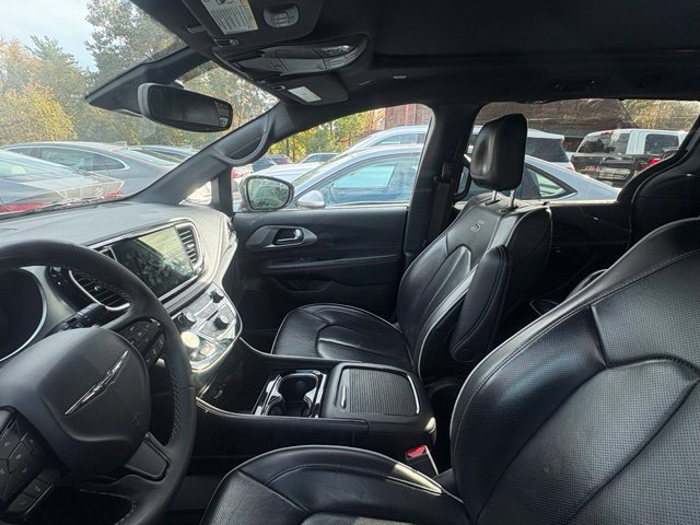 Used 2025 Chrysler Pacifica Limited FWD image 22