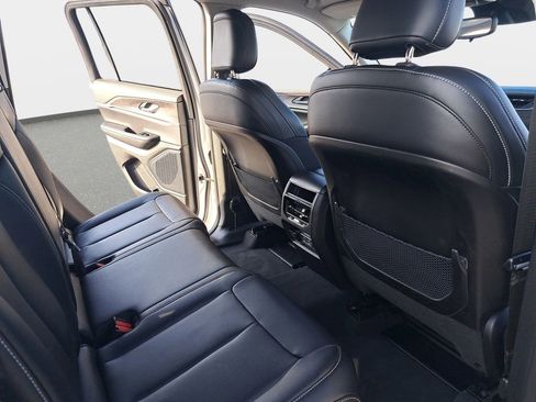 Used 2023 Jeep Grand Cherokee Limited w/ Trailer Tow Prep Group (B) image 12