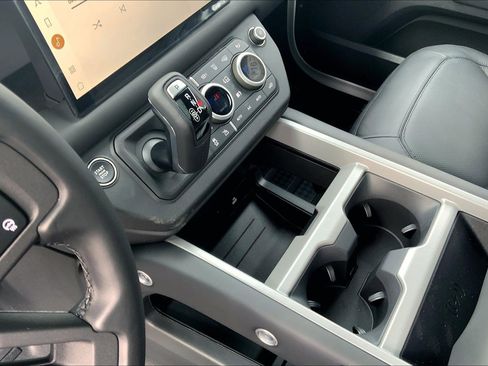 New 2025 Land Rover Defender 90 V8 image 7