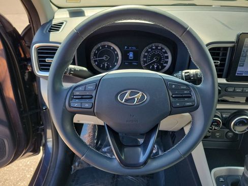 Used 2020 Hyundai Venue FWD image 26