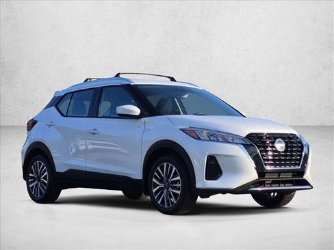 Used 2023 Nissan Kicks SV w/ Interior Electronics Package FWD image 3