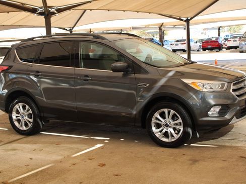 Used 2017 Ford Escape SE w/ Equipment Group 201A image 14