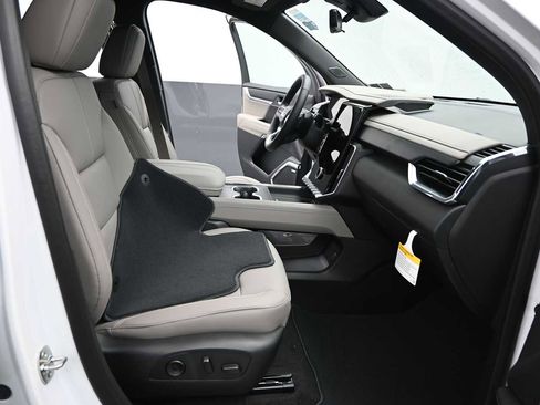 New 2026 GMC Acadia Elevation w/ Black Edition AWD/4WD image 18