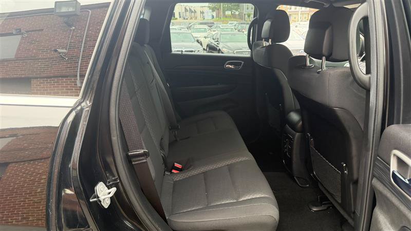 Used 2020 Jeep Grand Cherokee Laredo AWD/4WD image 14