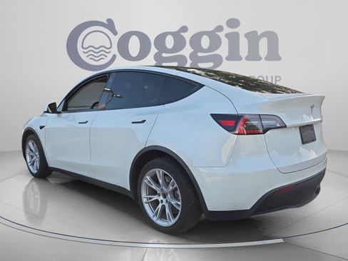 Used 2021 Tesla Model Y Long Range AWD/4WD image 3