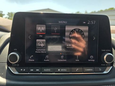 Used 2022 Nissan Rogue SV w/ SV Premium Package image 21