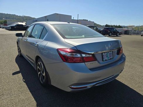 Used 2016 Honda Accord EX image 2