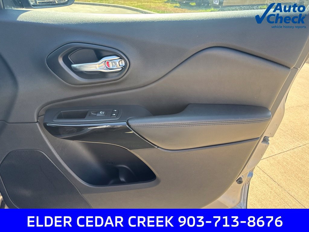Used 2021 Jeep Cherokee Latitude Plus FWD image 31