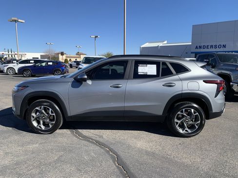 Used 2024 Chevrolet Trax LT w/ Driver Confidence Package image 10